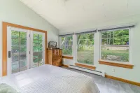 Updated! Elizabeth House is a Charming Craftsman on Little Traverse Lake. Hotels in Cleveland Township