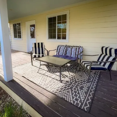 Cozy Idaho Mountain Cottage- Close to downtown and Targhee Resort AC new in 2023