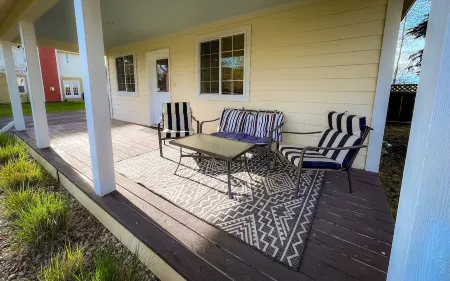 Cozy Idaho Mountain Cottage- Close to downtown and Targhee Resort AC new in 2023