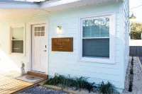 Marsh view bungalow located in Georgetown, SC Hotels near Outlaw's Original Art Gallery and Museum