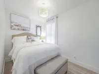 Beachwood Bungalow in Downtown Rockaway Beach