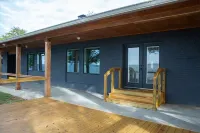Escape to the Pointe - Superior Sunset views from spacious porch!