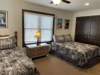 Sleepy Hollow Cabin with hot tub located in Powder House Pass