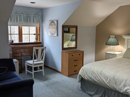 Make new memories! Vacation in the forest on Loon Lake: spacious; scenic; fun.