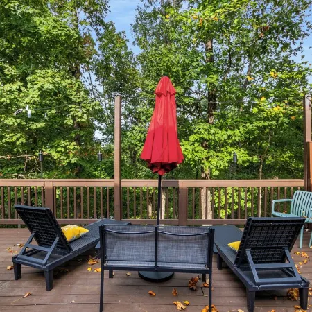 Cozy 4bd lakefront home in Lake Lanier w/ HotTub, FirePit, Private dock, Wifi