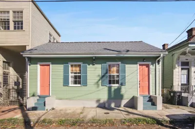 2BR LGD/Magazine Street Cottage - Unbeatable Location Hotels in Lower Garden District