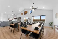 NEW! 6 BR, Pools, Hot Tub, Game Rm, Theater Rm, LAKE Views, Location, Sleeps 18