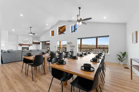 NEW! 6 BR, Pools, Hot Tub, Game Rm, Theater Rm, LAKE Views, Location, Sleeps 18