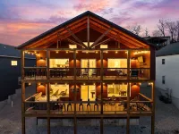 NEW! 6 BR, Pools, Hot Tub, Game Rm, Theater Rm, LAKE Views, Location, Sleeps 18