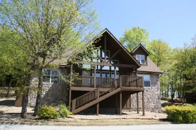 Cozy 4BD Chalet with loads of fun and laughter