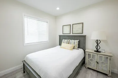 Cozy home 2bed near DTLA w/Parking Отели рядом с достопримечательностью «The Lizard Theater Company»