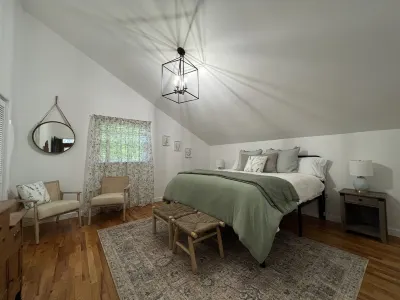 Highlands Spacious MTN Cabin for 16 w/Hot Tub+gameroom+gym+wifi & 4m from DT Hotel in zona Trailhead for Yellow Mountain Trail