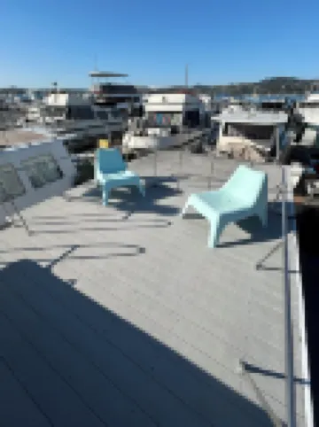 Cute houseboat, amazing location!!! Extremely walkable to restaurants and shops