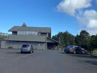 Surfer's Getaway Hotels in Newport