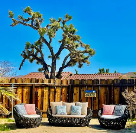 Large Pool, Stargazing, Spa, Near Joshua Tree National Park - Indigo Sky Oasis Отели рядом с достопримечательностью «Юкка Вэлли Элементари Скул»