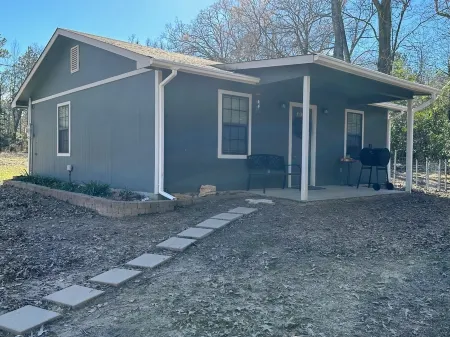 Cozy country retreat!- Close to River Run and Lake Jacksonville Отели в г. Cherokee County