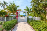 Bright & Breezy Top Floor Ocean View Condo w/ Double Balcony