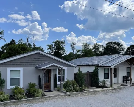 Karine's Cottage Beautiful Cottage w/ Boat Parking イウカのホテル