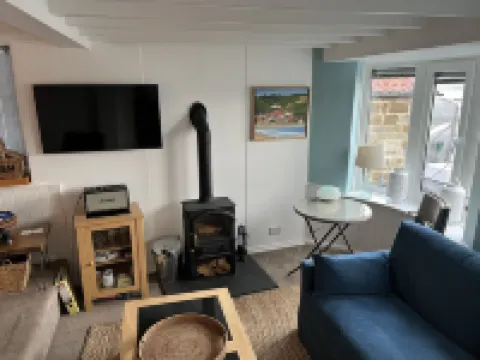 Top Gallant Holiday Cottage Runswick Bay with great beach and sea views