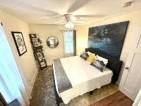 Incredible fenced in dog friendly cottage in downtown Brevard with hot tub!