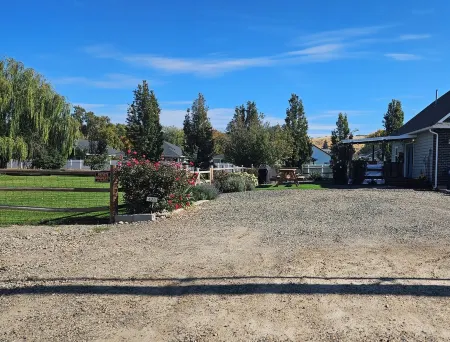 Studio with so much to offer!  Small family and pet friendly.