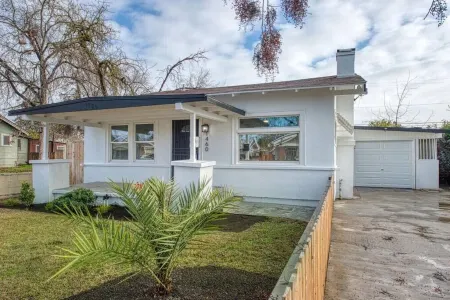 Del Mar Studio · Charming Studio I 600Mbps Walk to Tower District Отели рядом со станцией Fresno Station