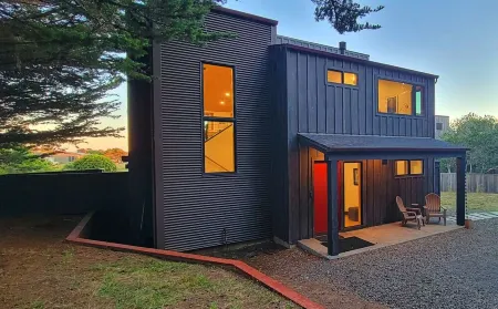 New 3Br/3Bath Ocean Views 2-Min Walk to Bluff Trail Close to Town