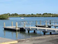 Snowbird Special-Large Comfy Stay Pets Welcome w/Parking Trailers/Bikes/Boats Hotels in Edgewater