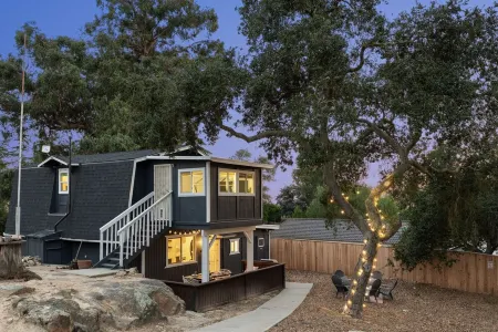 Uber to Wineries/Weddings+ PUPS! +mountain escape Отели в г. Рейнбоу