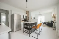 Lovely 2 Bedroom Unit with a Hot Tub - Bungalows