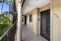Fabulous Oceanfront Two Bedroom w/Huge Lanai & Central A/C!