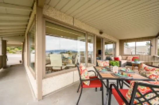Fantastic Bellingham Bay View Condo just steps to Fairhaven Village & Boardwalk!