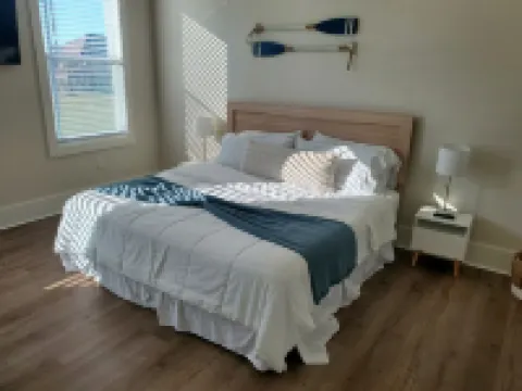 Beautiful camp in Angler Bay! Come enjoy the best of Hackberry. Hotels in Hackberry