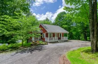 Lakefront Serenity in the Catskills near All Star Village
