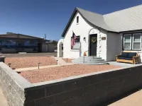 Charming 1920 Tudor-style house, great location! Ξενοδοχεία στην πόλη Alpine
