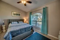 Villa Sunny Daze - 4 BR waterfront Villa with heated pool and spa/ pool table