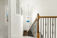 55% off special Monthly price/New remodel/6 rooms/4 bathrooms/Business welcome