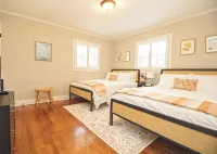 Charming 4-bedroom Beautiful Lakefront w/ Kayaks - Old Hickory Haven