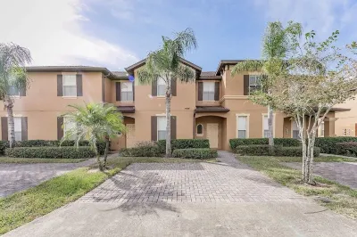 4 bedroom townhouse. Located steps from the pool. 5% discount for week bookings. Hotels near Highlands Reserve Golf Club