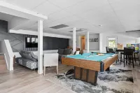 The Westside - Hot Tub, Private Beach & Dock. Pet-Friendly!