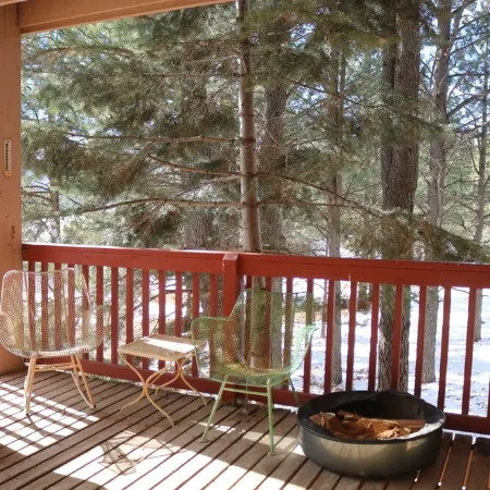 Cozy M&M’s Condo-2 blocks from resort lift!