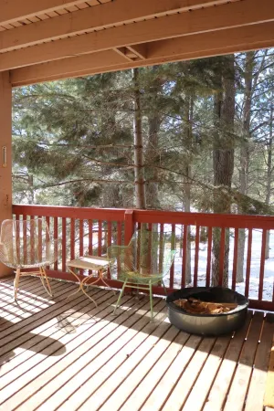 Cozy M&M’s Condo-2 blocks from resort lift!