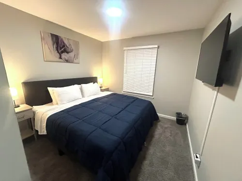 PROMO 10% WEEKLY 15% MONTHLYOFFCozy Family Retreat: King Beds, Garage, Fast WiFi