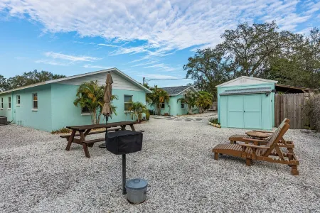 Key West Charm in Tarpon Springs!