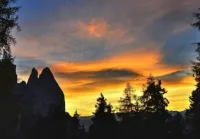 5 Minutes from the Alpe di Siusi Cable Car, Family Apartment and Terrace. Hotels in Siusi