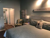 Gorgeous waterfront condo steps from the beach! Отели рядом с достопримечательностью «Pensacola Beach Gulf Side Artificial Reef»