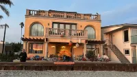 Ocean-Front Beach Studio Apartment On the Sand, kitchenette, Great wi-fi