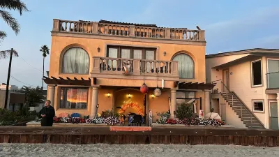 Ocean-Front Beach Studio Apartment On the Sand, kitchenette, Great wi-fi