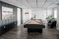Rivers Edge• Unique Kids Playroom + Stunning Water Views + Hot Tub