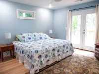 Nice cottage located on Lake Sinclair.   Lots of room with great views